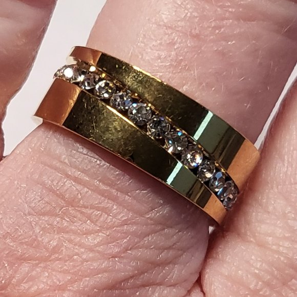 New gold tone and zircon ring size 7 - Picture 2 of 8